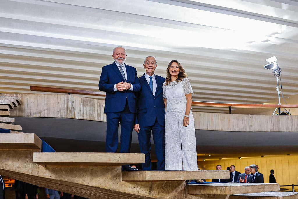 “Obra de Adélia Prado é janela para o coração de todos”, diz Lula na entrega do Prêmio Camões à escritora mineira “Obra de Adélia Prado é janela para o coração de todos”, diz Lula na entrega do Prêmio Camões à escritora mineira
