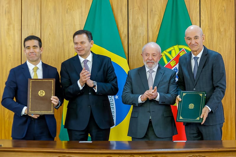 Brasil e Portugal celebram 200 anos de amizade com 20 acordos assinados em cúpula Brasil e Portugal celebram 200 anos de amizade com 20 acordos assinados em cúpula