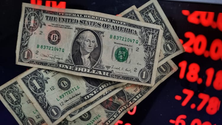 Dólar fecha estável de olho em ‘tarifas recíprocas’ impostas por Trump Dólar fecha estável de olho em ‘tarifas recíprocas’ impostas por Trump