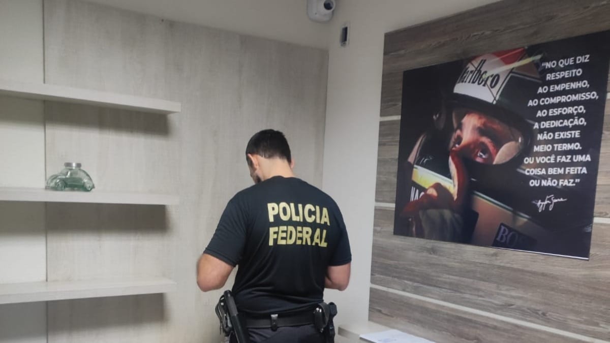 Polícia Federal desmonta quadrilha que fraudava financiamentos de veículos no PR Polícia Federal desmonta quadrilha que fraudava financiamentos de veículos no PR