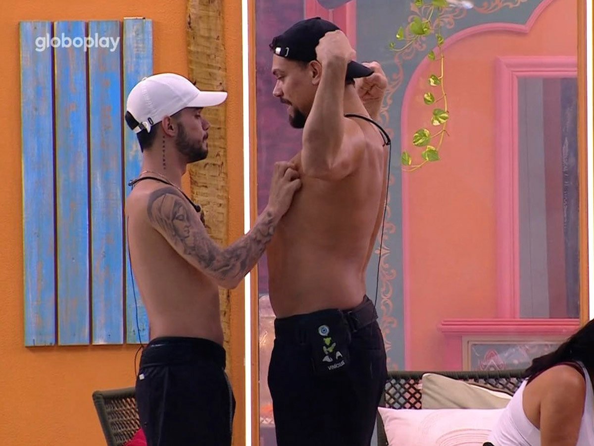 Produção do BBB25 faz alerta após atitudes de Maike e Vinicius, na madrugada Produção do BBB25 faz alerta após atitudes de Maike e Vinicius, na madrugada