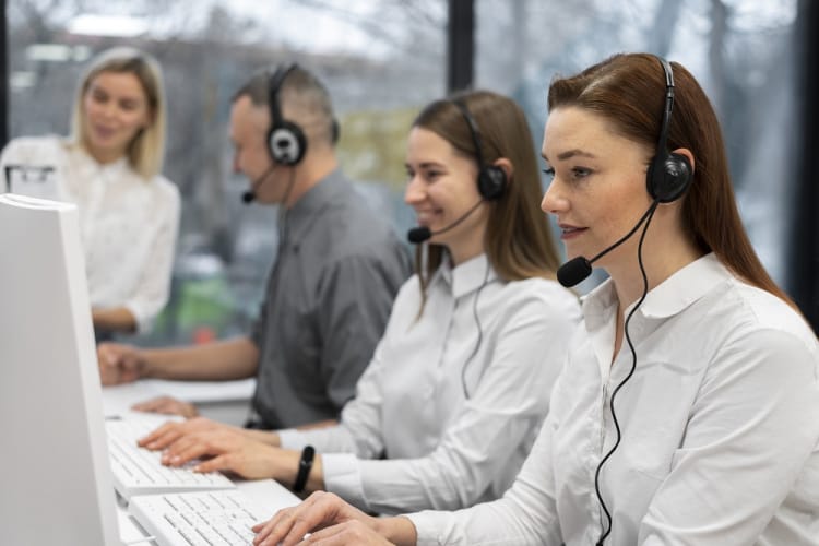 Senado analisa projeto que proíbe e pune ligações indesejadas de telemarketing Senado analisa projeto que proíbe e pune ligações indesejadas de telemarketing