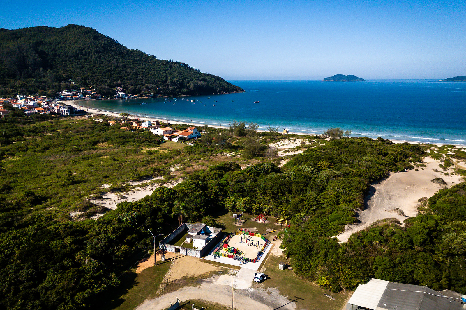 Florianópolis testa novo modelo de parque no Pântano do Sul; Brinquedos criativos ao ar livre Florianópolis testa novo modelo de parque no Pântano do Sul; Brinquedos criativos ao ar livre