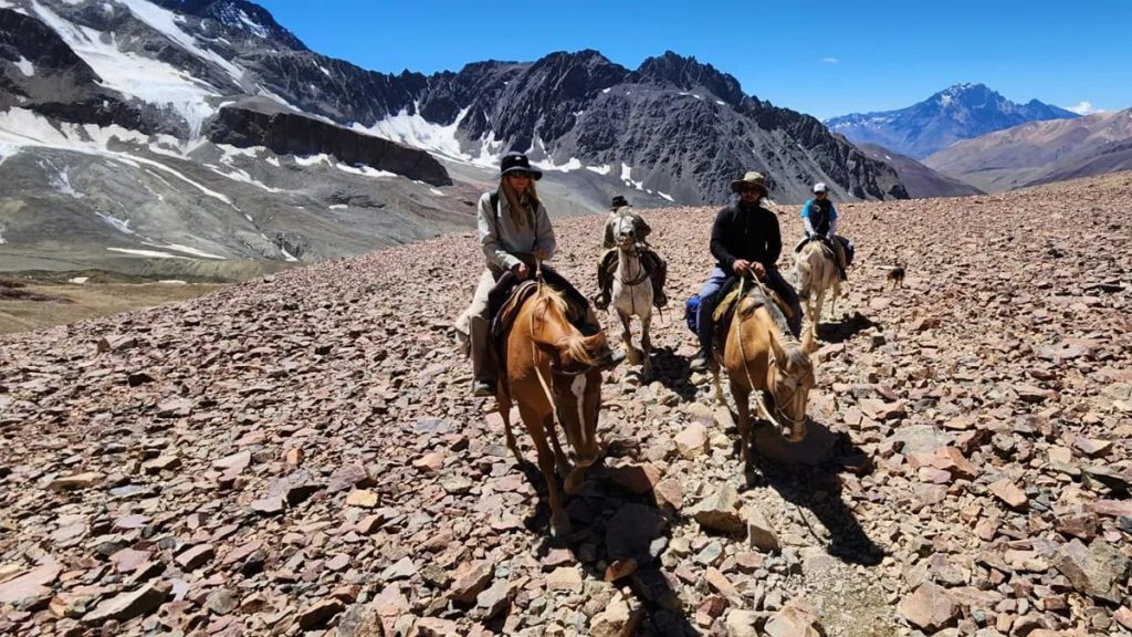 San Rafael y sus Caminos Históricos de Alta Montaña: identidad y naturaleza como motor turístico San Rafael y sus Caminos Históricos de Alta Montaña: identidad y naturaleza como motor turístico