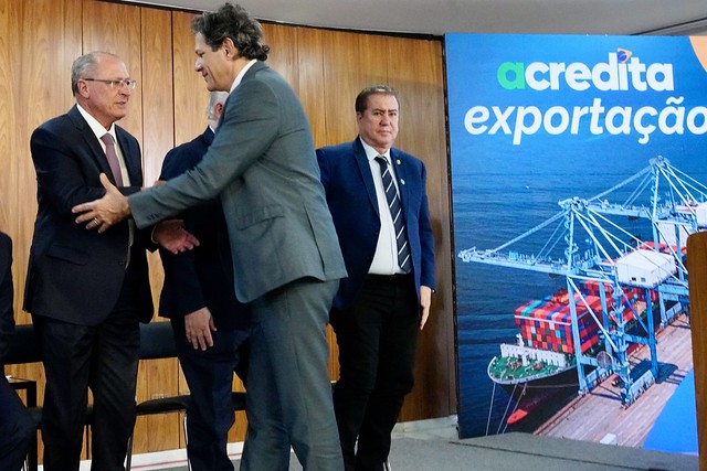 Lula lança programa para impulsionar exportações de Micro e Pequenas Empresas Lula lança programa para impulsionar exportações de Micro e Pequenas Empresas