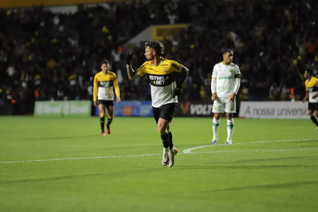 Zagueiro do Criciúma valoriza nova vitória na Série B: “Muito trabalho” Zagueiro do Criciúma valoriza nova vitória na Série B: “Muito trabalho”