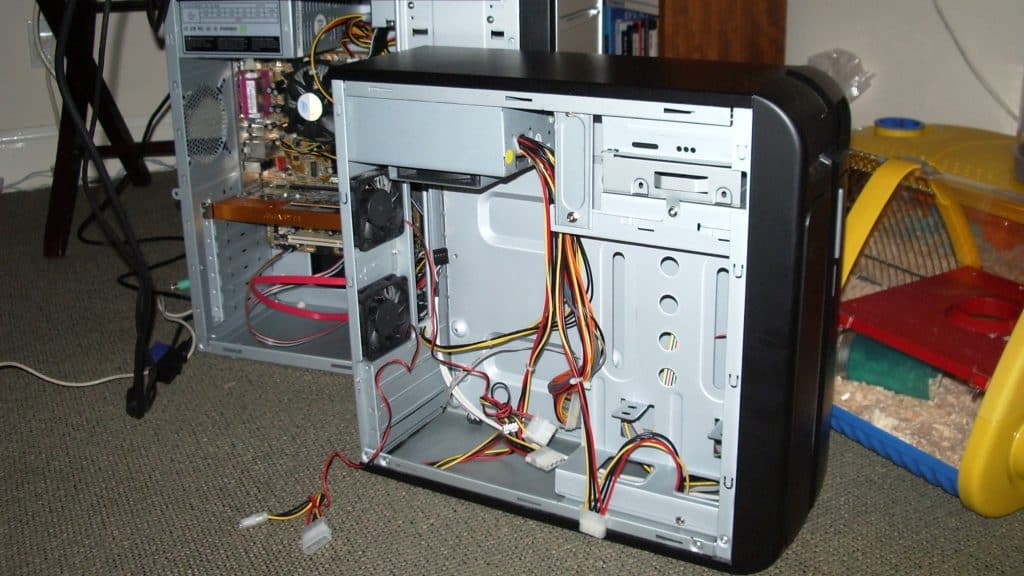 5 formas criativas de reutilizar o gabinete de um PC velho 5 formas criativas de reutilizar o gabinete de um PC velho