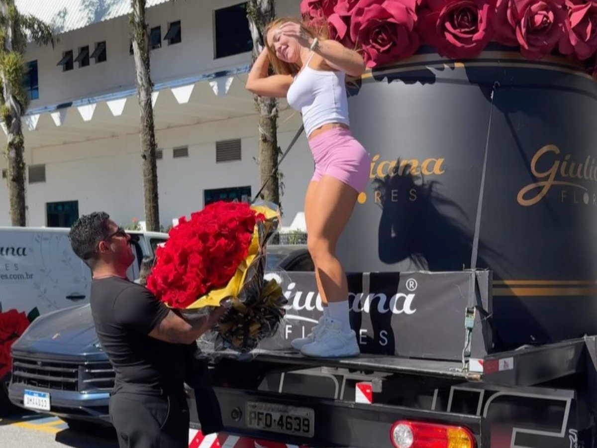 Após Felipe Amorim enviar caminhão de rosas para Virginia, namorada do cantor se posiciona Após Felipe Amorim enviar caminhão de rosas para Virginia, namorada do cantor se posiciona
