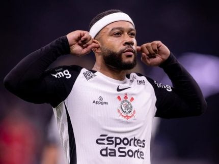 Crise no Corinthians: escândalo, afastamento, invasão, protesto e poder político em jogo 6 Memphis Depay atua com a camisa do Corinthians