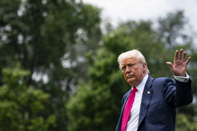 Trump pressiona Índia e diz que tarifas sobre produtos farmacêuticos podem chegar a 250% Trump pressiona Índia e diz que tarifas sobre produtos farmacêuticos podem chegar a 250%
