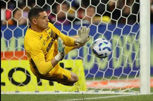 São Paulo vai à CBF cobrar áudio do VAR em lance polêmico na Copa do Brasil São Paulo vai à CBF cobrar áudio do VAR em lance polêmico na Copa do Brasil