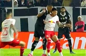 Marlon Freitas, do Botafogo, sai de ambulância e passa bem Marlon Freitas, do Botafogo, sai de ambulância e passa bem