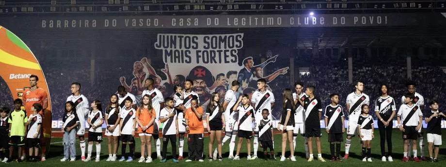 Após vaga do Vasco, Diniz elogia o show da torcida Após vaga do Vasco, Diniz elogia o show da torcida
