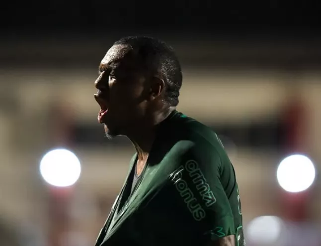 Vila Nova 1 x 2 Coritiba - Coxa assume liderança provisória da Série B 18 Vila Coritiba 4