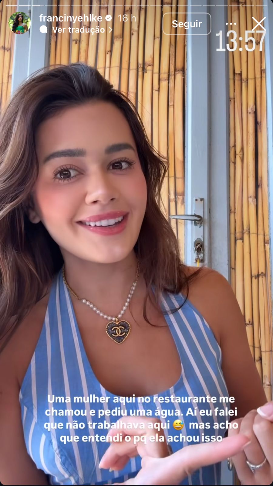 Franciny Ehlke é confundida com garçonete na Itália por look parecido com uniforme Franciny Ehlke é confundida com garçonete na Itália por look parecido com uniforme