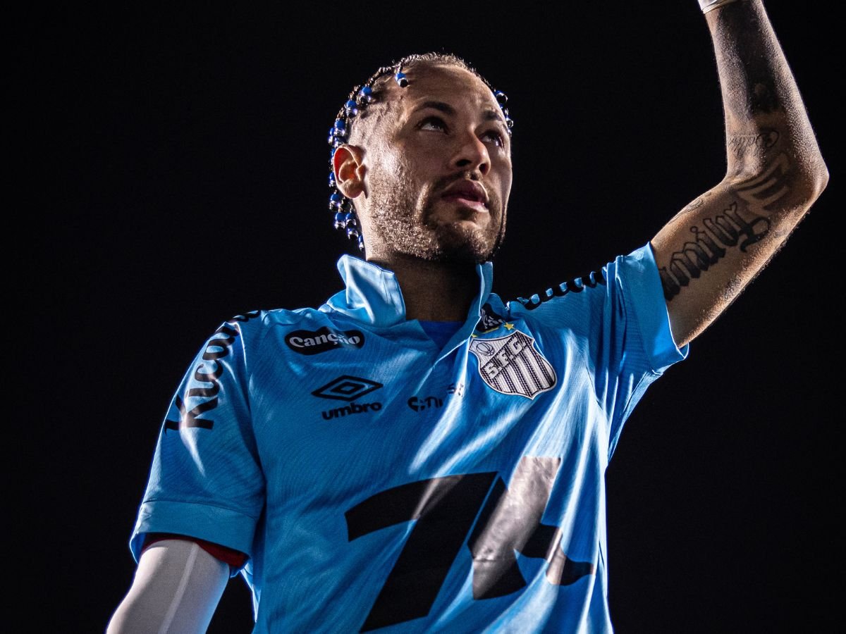 Neymar reage após ser chamado de “vacilão” por jornalista: “Tem que respeitar também” Neymar reage após ser chamado de “vacilão” por jornalista: “Tem que respeitar também”