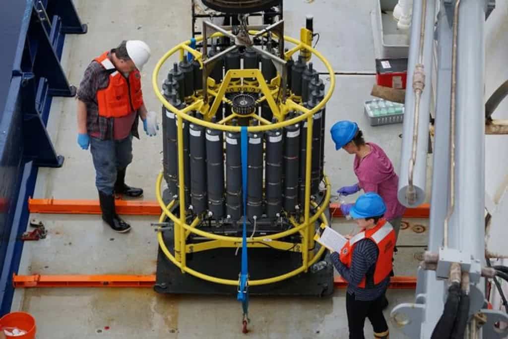 Mistério de brilhos anormais no oceano Antártico é resolvido Mistério de brilhos anormais no oceano Antártico é resolvido