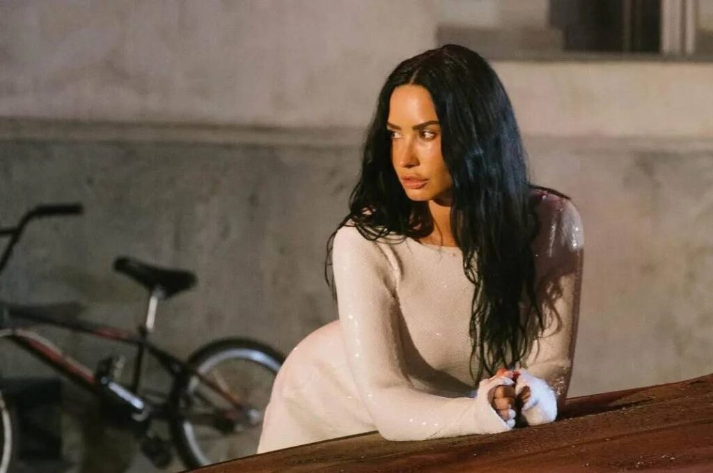 Demi Lovato faz retorno ao pop com a inédita “Fast”; Ouça! Demi Lovato faz retorno ao pop com a inédita “Fast”; Ouça!