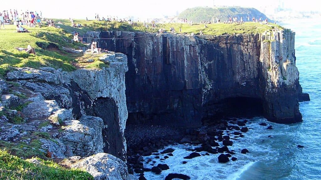 Qual a diferença entre penhasco, precipício, abismo e desfiladeiro? Qual a diferença entre penhasco, precipício, abismo e desfiladeiro?