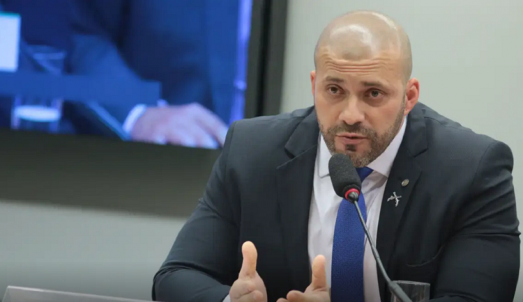 Moraes autoriza Daniel Silveira a fazer tratamento fora da prisão após cirurgia Moraes autoriza Daniel Silveira a fazer tratamento fora da prisão após cirurgia